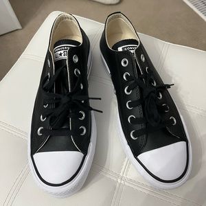 Converse Black Leather Chuck Taylor All Star Lift Low Sneakers Women’s Size 7